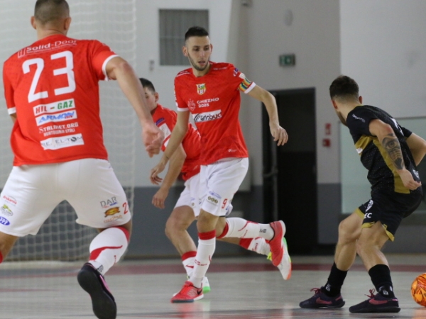 W niedzielne popołudnie KS Gniezno uległ we własnej hali Futbalo Białystok 1-3.
