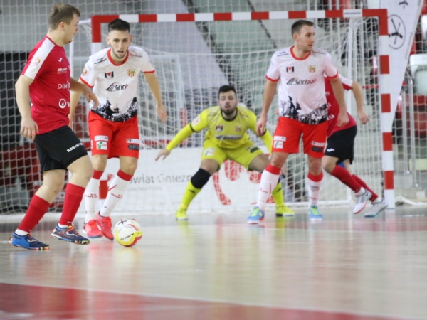 Grinbud KS Gniezno przegrał w sobotnim spotkaniu 1.Ligi futsalu z Widzewem Łódź 2-8. Lider...